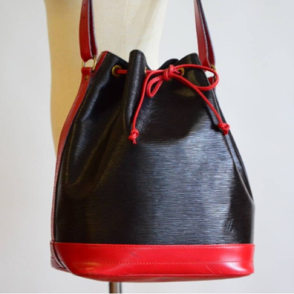 LOUIS VUITTON Vintage Epi Noe Shoulder Drawstring Bicolor 2 Tone Noir Black/…